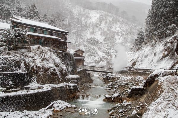 หุบเขานรกจิโกคุดานิ (Jigokudani)