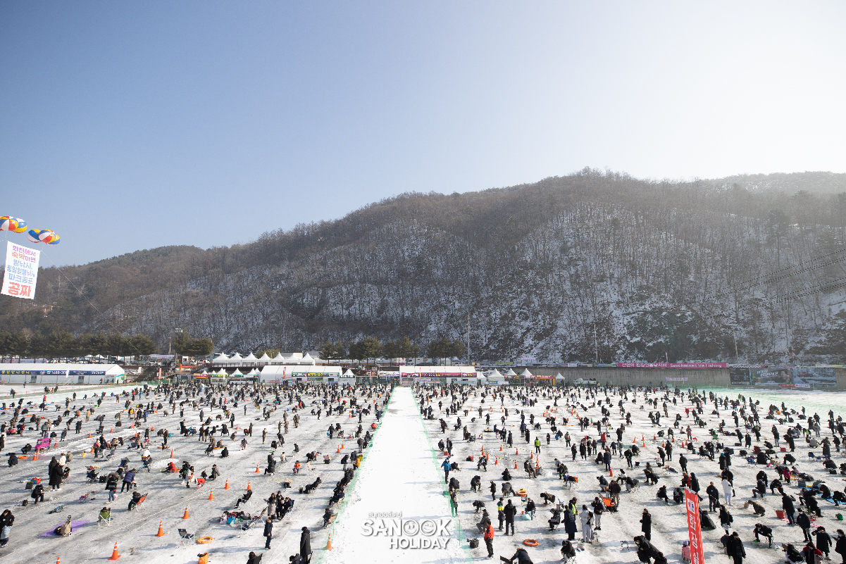 เทศกาลตกปลาน้ำแข็ง (Hwacheon Sancheoneo Ice Festival) เกาหลีใต้