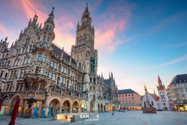 จัตุรัสมาเรียนพลาสท์ (Marienplatz) เยอรมนี