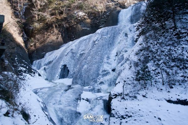 น้ำตกฟุคุโรดะ (Fukuroda Falls) 