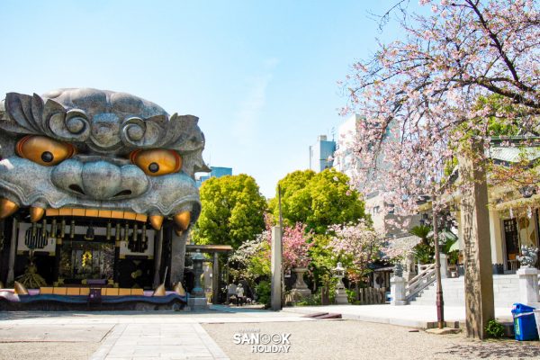 ศาลเจ้านัมบะ ยาซากะ (Namba Yasaka Shrine)