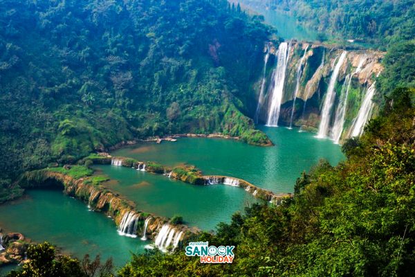 น้ำตกจิ่วหลง (Jiulong Waterfalls)