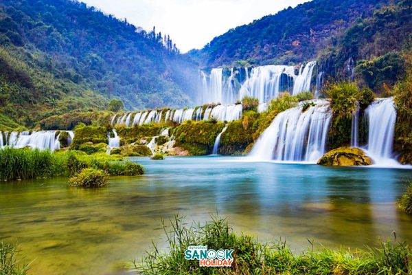 น้ำตกจิ่วหลง (Jiulong Waterfalls)