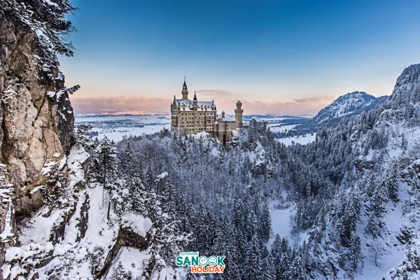 ปราสาทน็อยชวานชไตน์ (Neuschwanstein Castle)