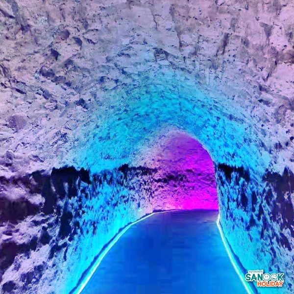 ถ้ำน้ำแข็งวั่นเนียน (Wannian Ice Cave)